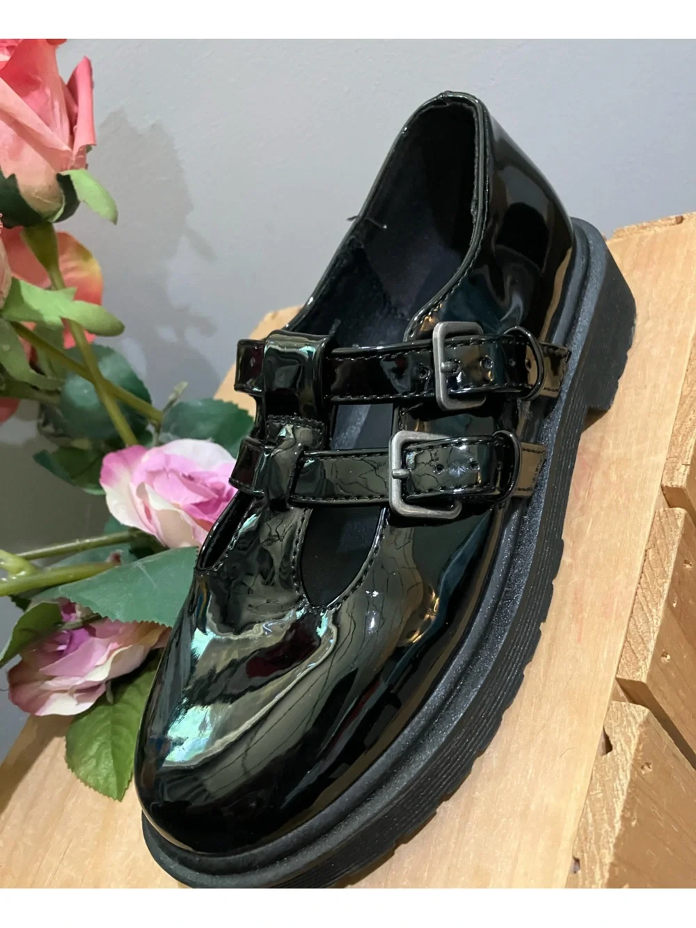Art class girls size 2 patent leather look shoes